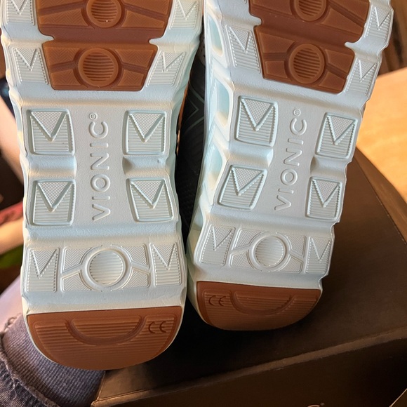 NIB - Vionic Captivate, Light Gray and Teal Sneakers - Picture 5 of 5